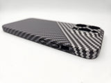 Husa Iphone 15 Pro Kevlar , protectie camere si acoperire butoane Alb